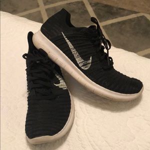 Nike Women’s Free Rn Flyknit Sneakers Tennis Shoes